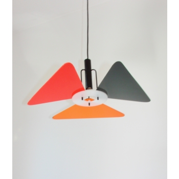 Lampa postmodern do nowoczesnego wnętrza.